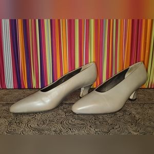 Nickels Taupe Leather Vintage Heels 6.5